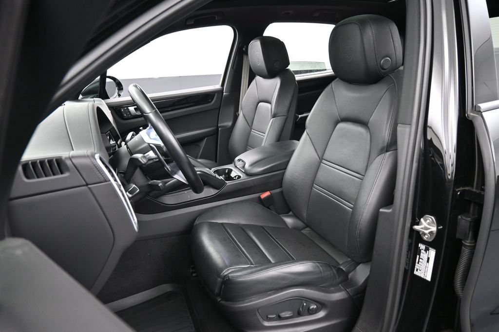 Certified 2023 Porsche Cayenne S Platinum AWD/4WD image 5