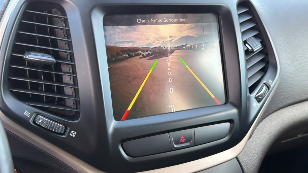 Used 2017 Jeep Cherokee Trailhawk image 16