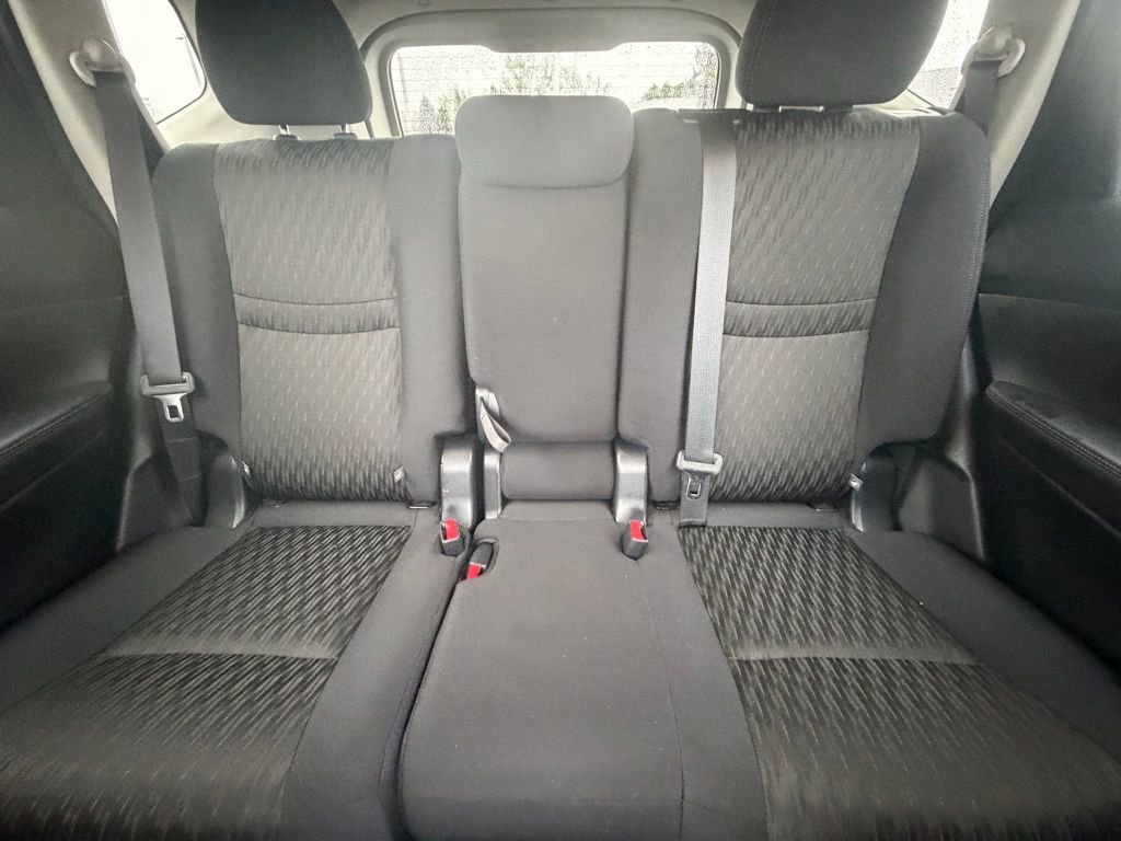Used 2020 Nissan Rogue SV w/ Premium Package FWD image 17