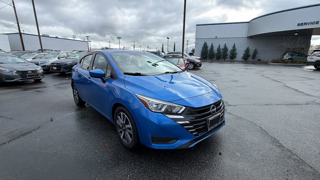 Used 2023 Nissan Versa SV image 2