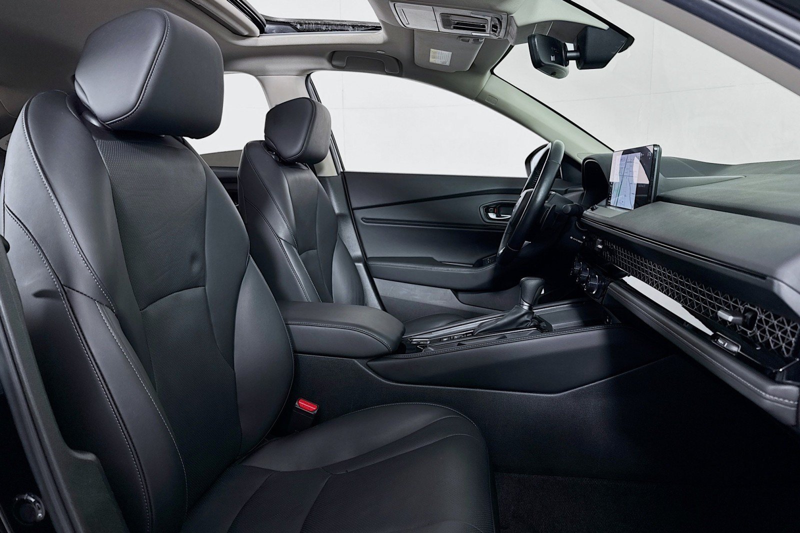 Used 2025 Honda Accord Touring image 7