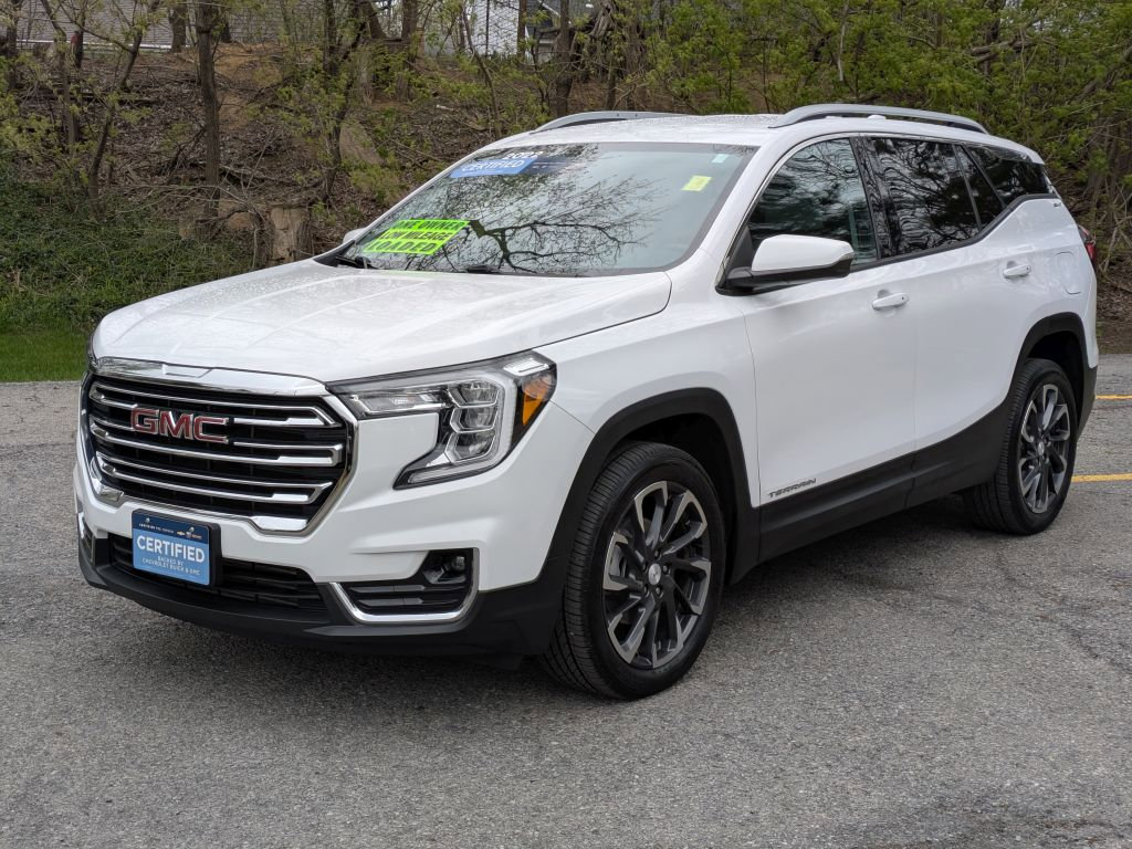 Certified 2022 GMC Terrain SLT w/ LPO, Floor Liner Package AWD/4WD image 3
