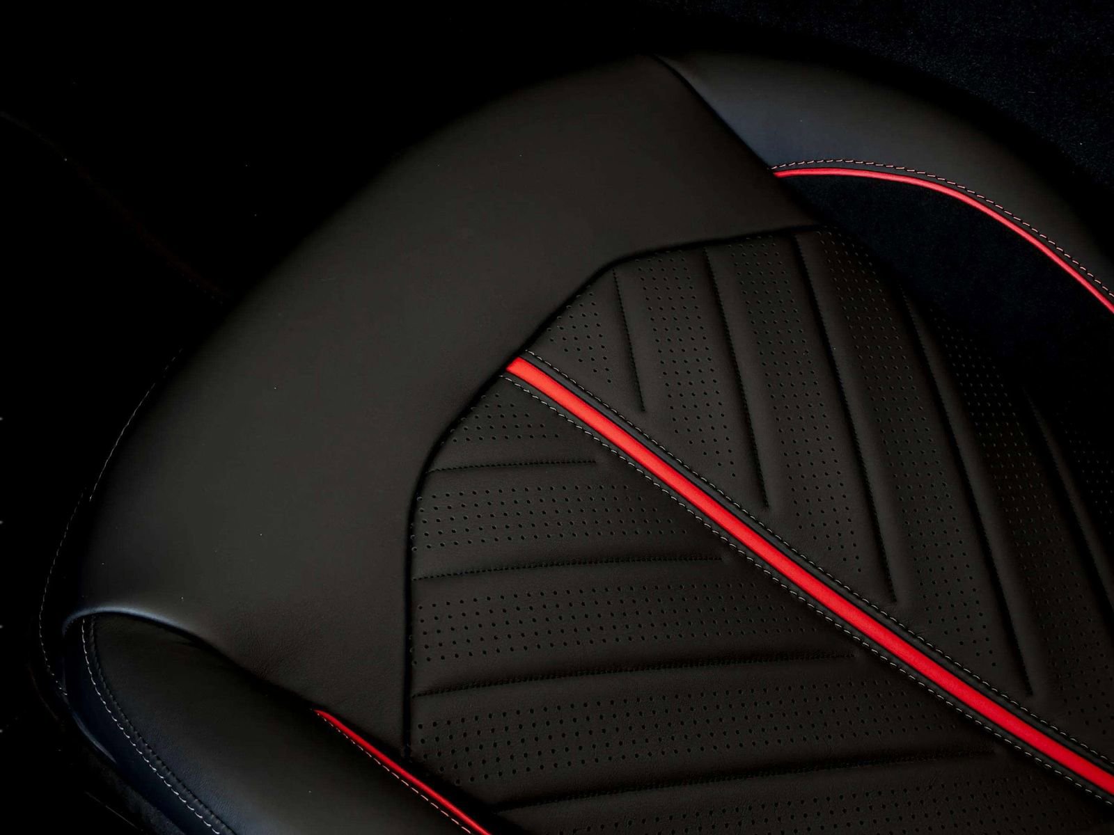 New 2026 Aston Martin V8 Vantage S image 24