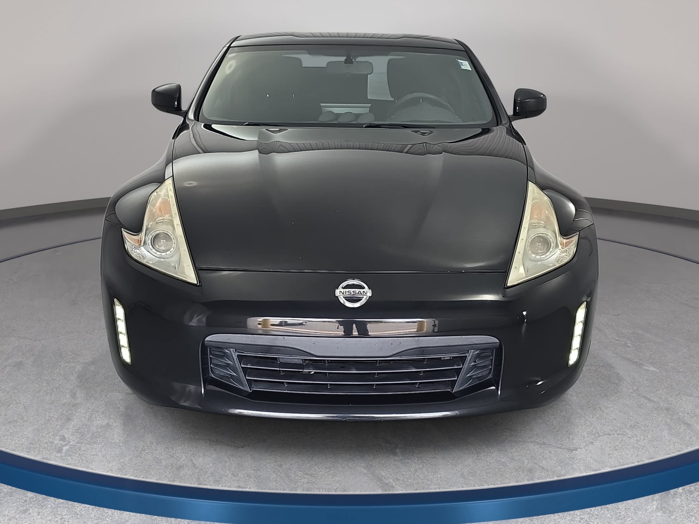 Used 2016 Nissan 370Z Coupe RWD image 2