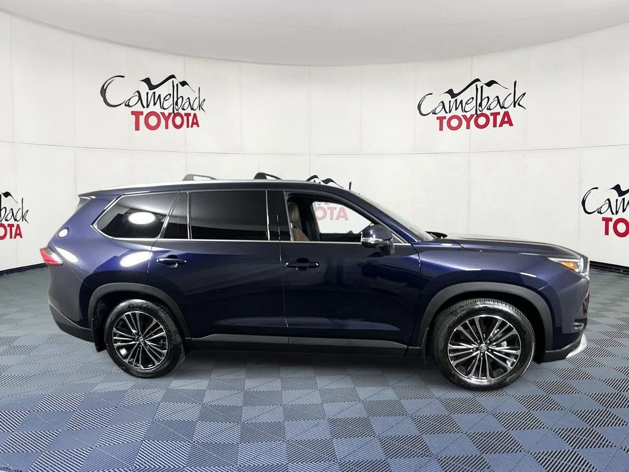 Used 2024 Toyota Grand Highlander AWD Hybrid image 9