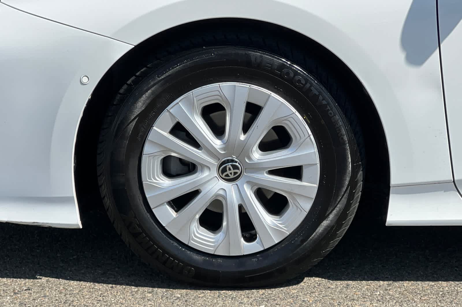 Certified 2022 Toyota Prius LE FWD image 30