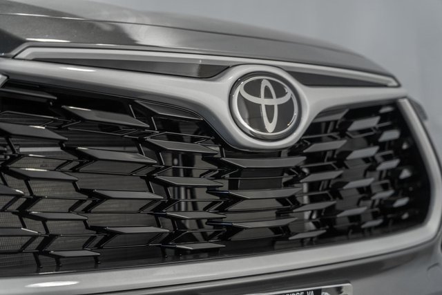 New 2025 Toyota Highlander XLE image 11