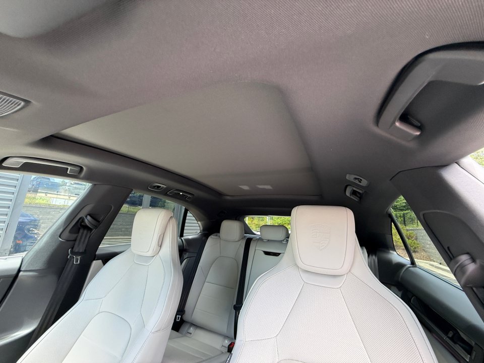 New 2025 Porsche Macan 4S Electric AWD/4WD image 19