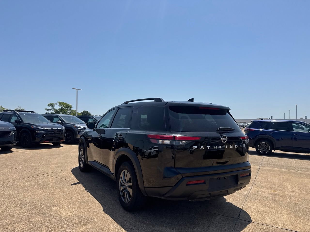 Certified 2025 Nissan Pathfinder SV FWD image 17