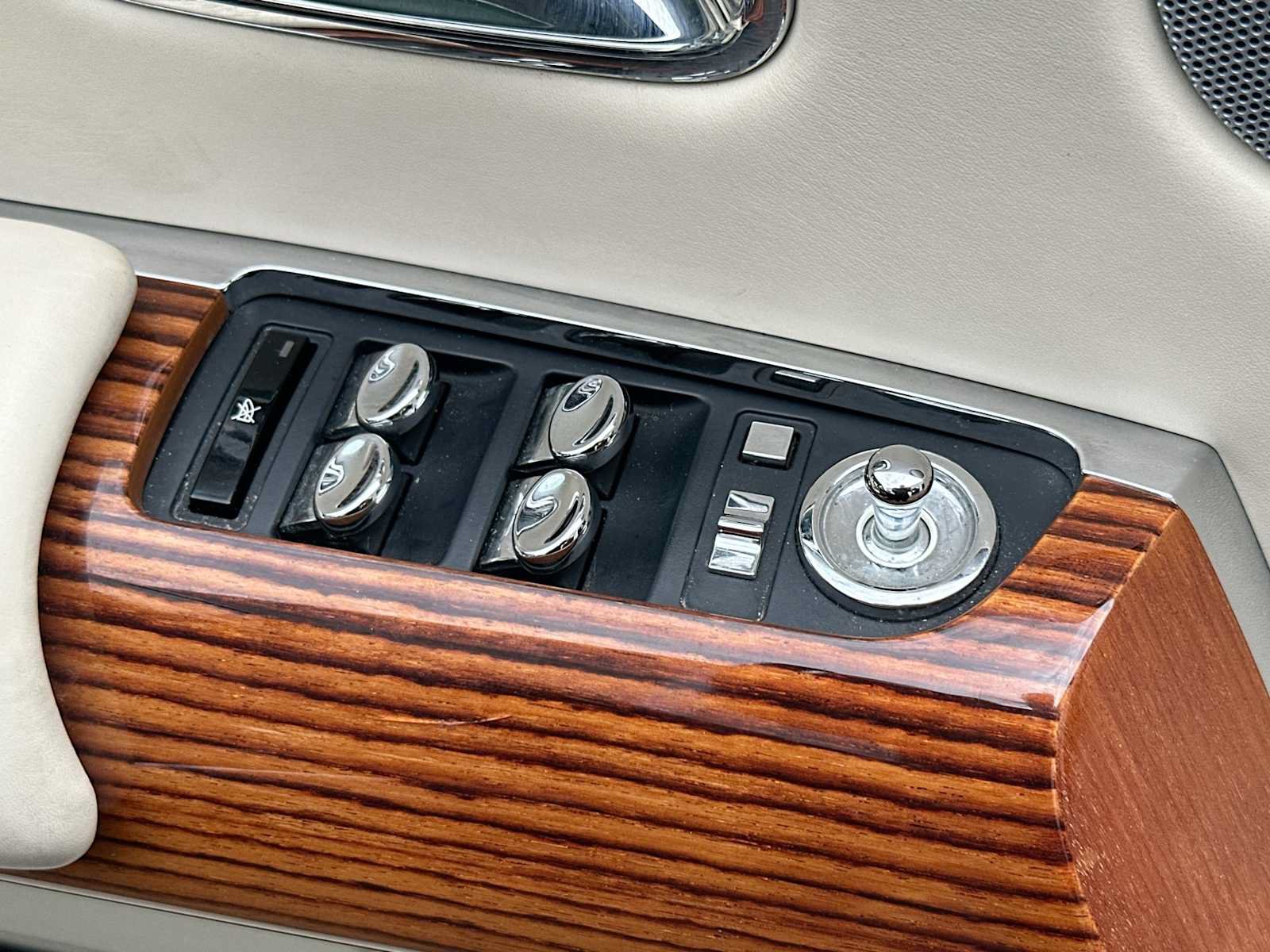 Used 2009 Rolls-Royce Phantom Drophead Coupe RWD image 16
