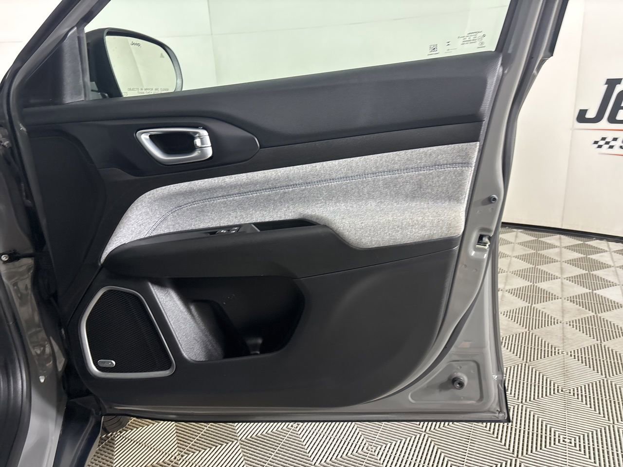 Used 2023 Jeep Compass Latitude w/ Sun and Sound Group image 25