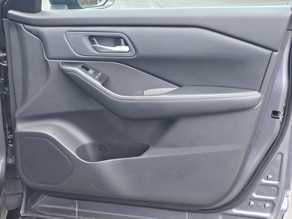 Used 2025 Nissan Rogue SV FWD image 6