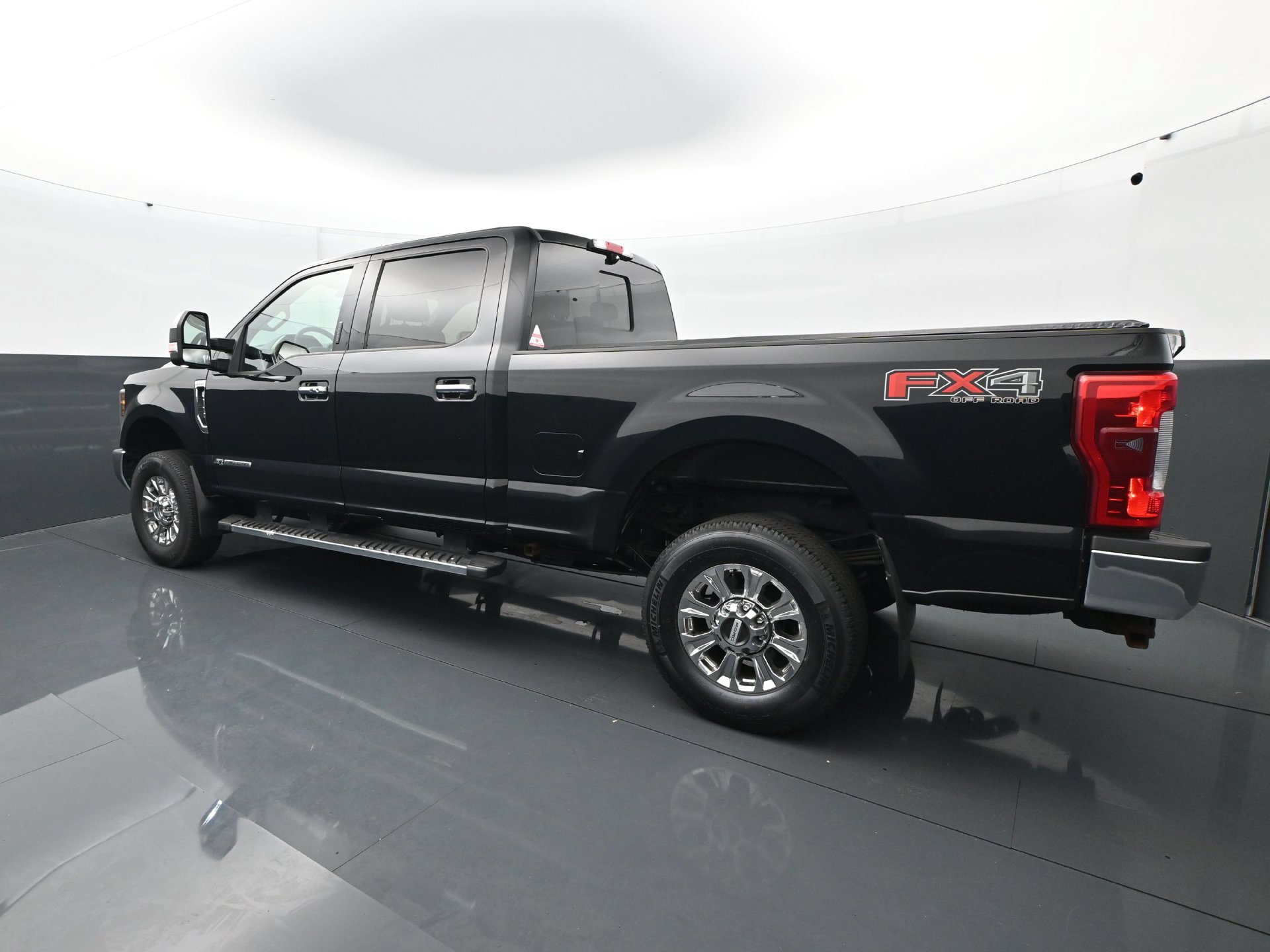 Used 2018 Ford F350 Lariat w/ Lariat Ultimate Package AWD/4WD image 4