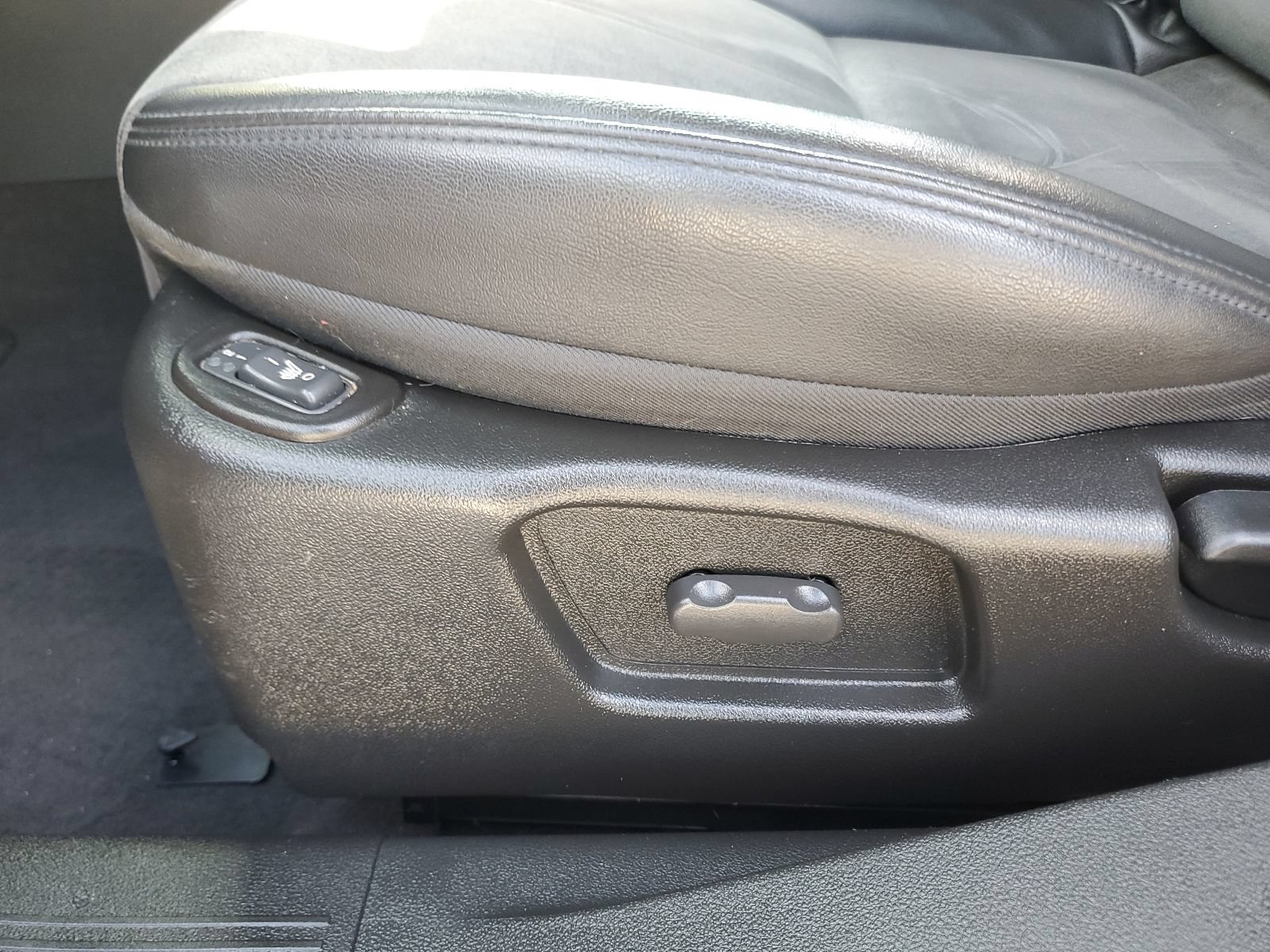 Used 2009 Chevrolet Malibu LT w/ HFV6 Engine Package FWD image 16