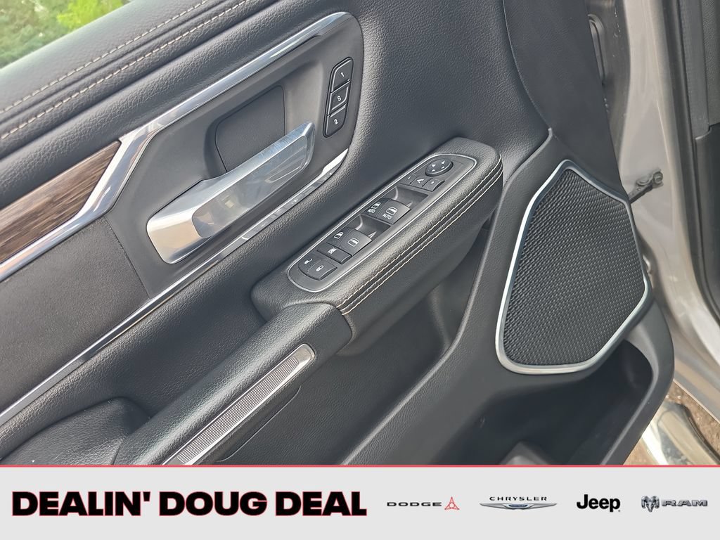 Used 2019 RAM 1500 Laramie AWD/4WD image 13