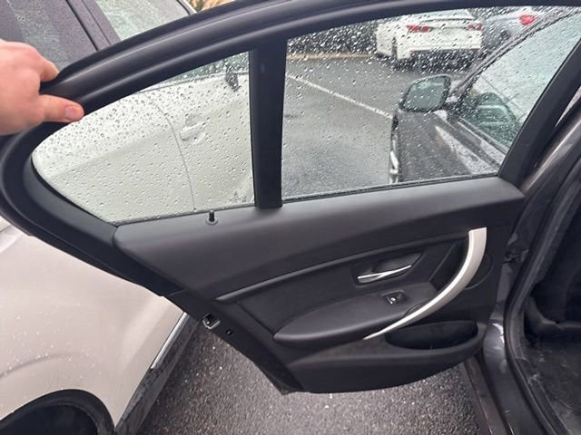 Used 2018 BMW 320i xDrive 320i xDrive w/ Convenience Package image 13