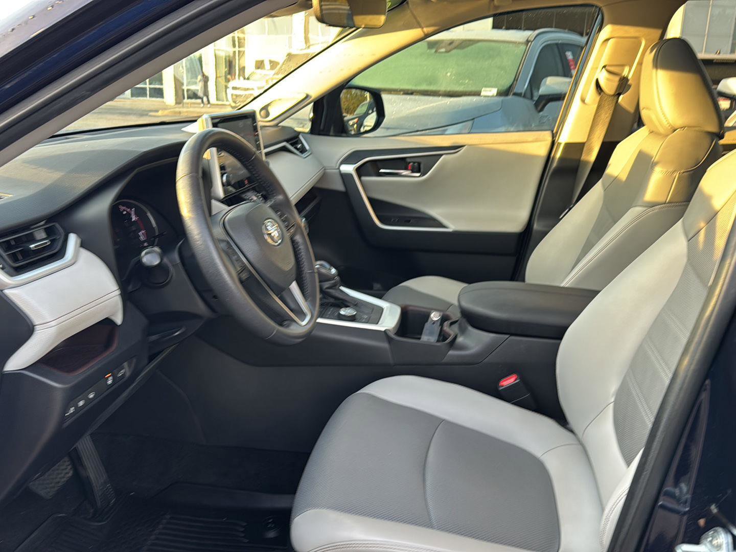 Used 2022 Toyota RAV4 Limited image 8