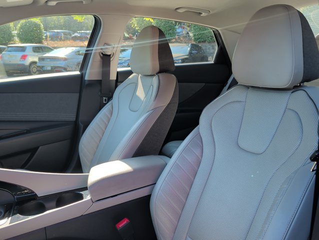 Used 2024 Hyundai Elantra Limited FWD image 11