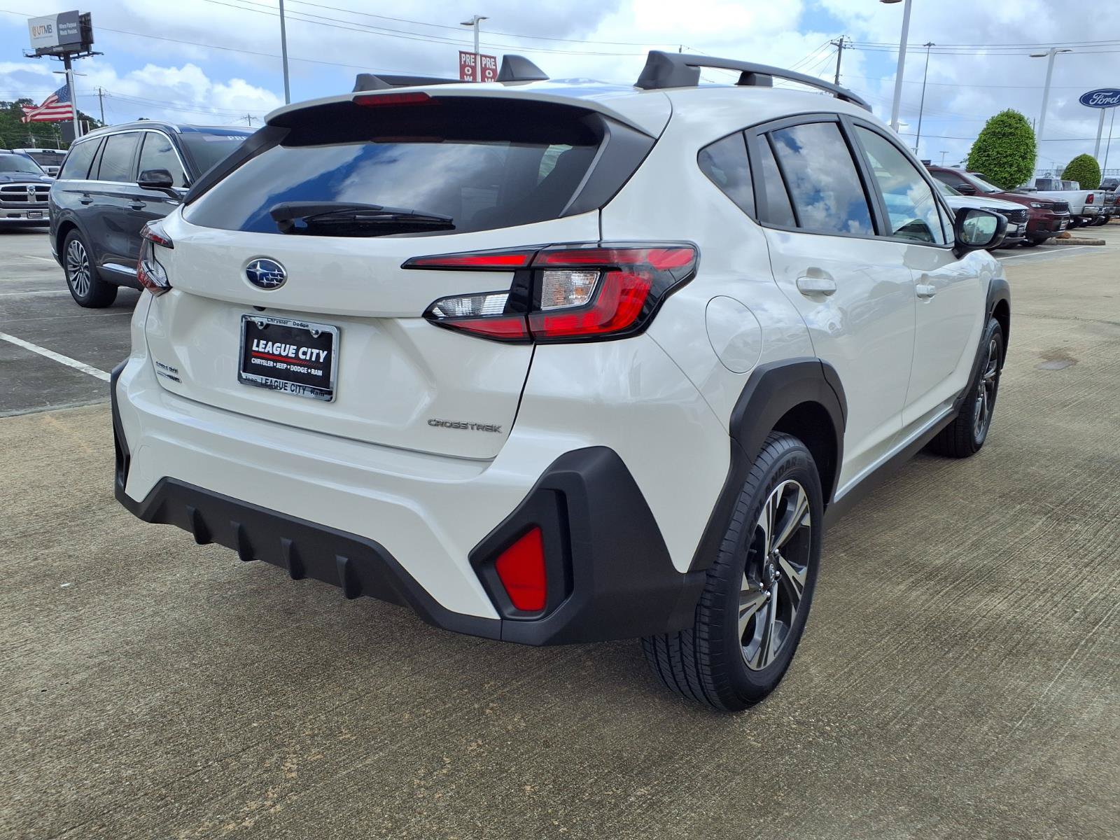 Used 2025 Subaru Crosstrek 2.5i Premium AWD/4WD image 4
