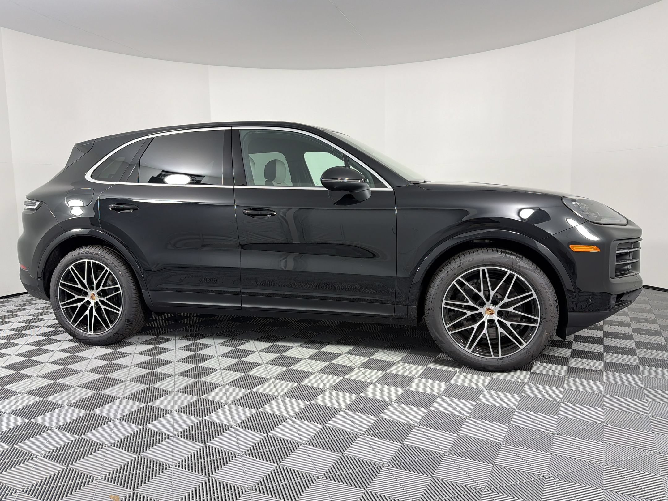 Certified 2026 Porsche Cayenne AWD/4WD image 11