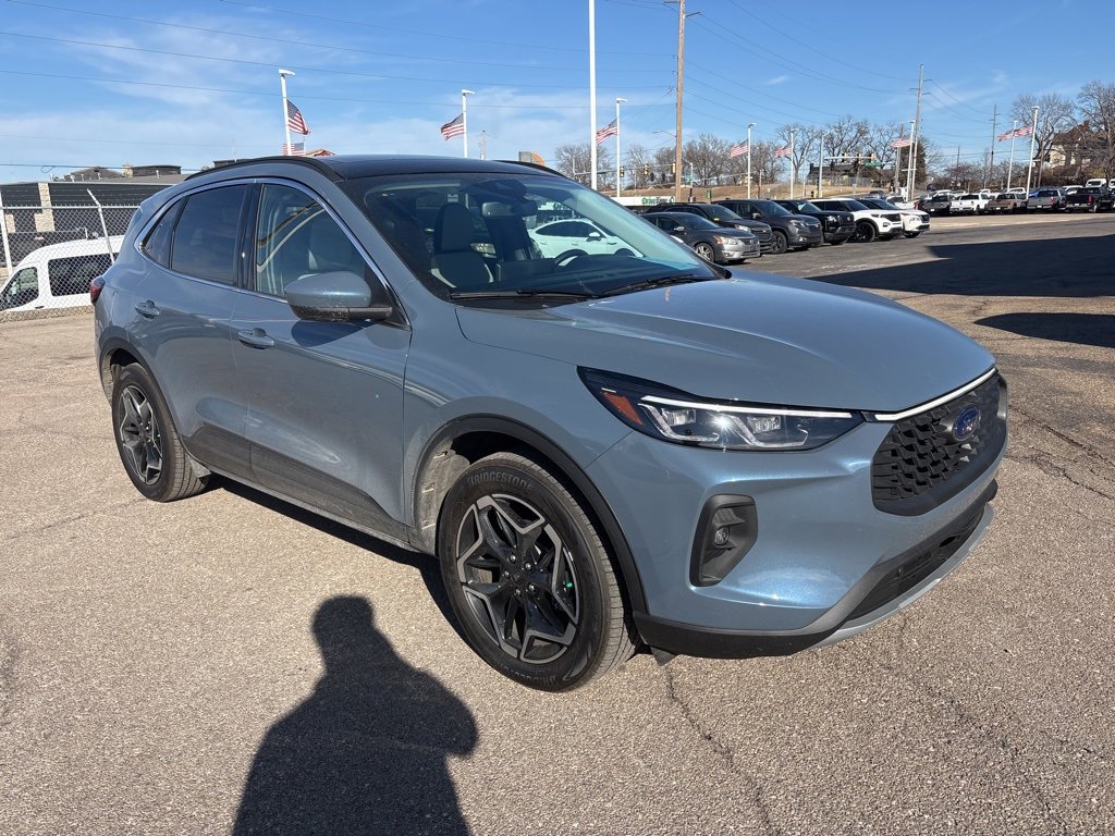 Used 2025 Ford Escape Platinum image 1