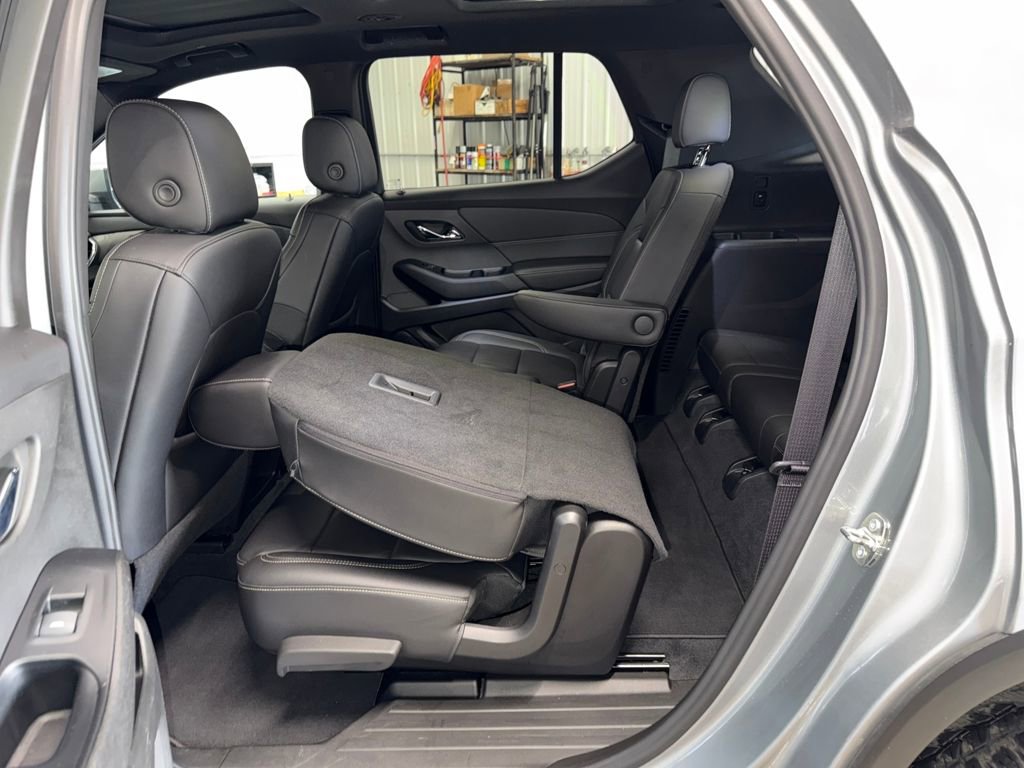 Used 2023 Chevrolet Traverse LT w/ LT Premium Package image 16
