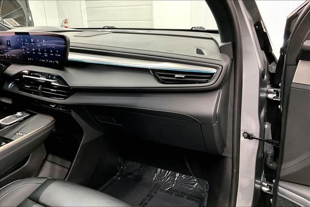 Used 2025 Buick Enclave Avenir FWD image 18