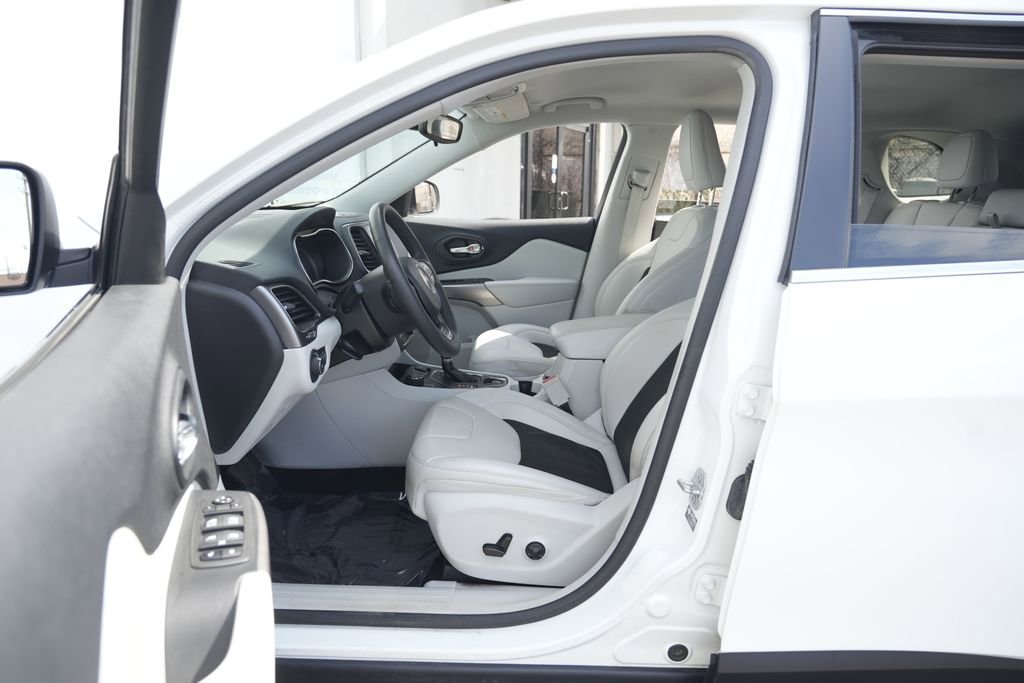 Used 2021 Jeep Cherokee Latitude Plus image 18