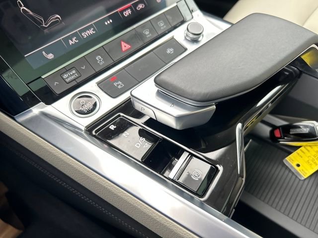 Used 2024 Audi Q8 e-tron Premium image 29
