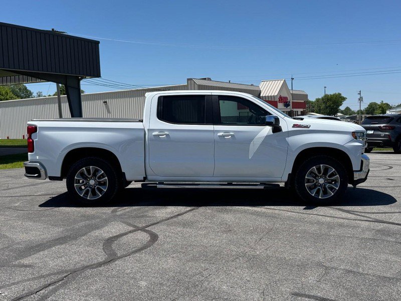 Used 2022 Chevrolet Silverado 1500 LT AWD/4WD image 2