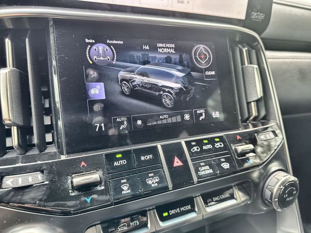 Used 2024 Lexus LX 600 4WD w/ Appearance Package image 27