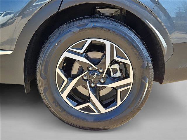 Used 2025 Kia Sportage LX image 24
