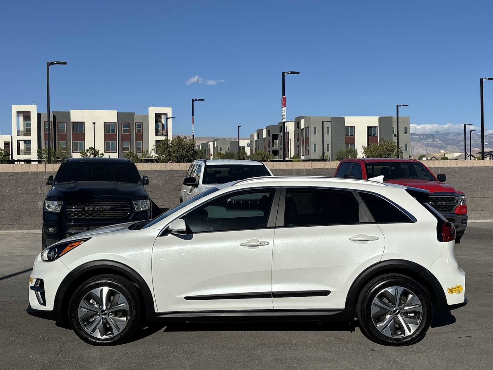 Used 2022 Kia Niro EX image 6