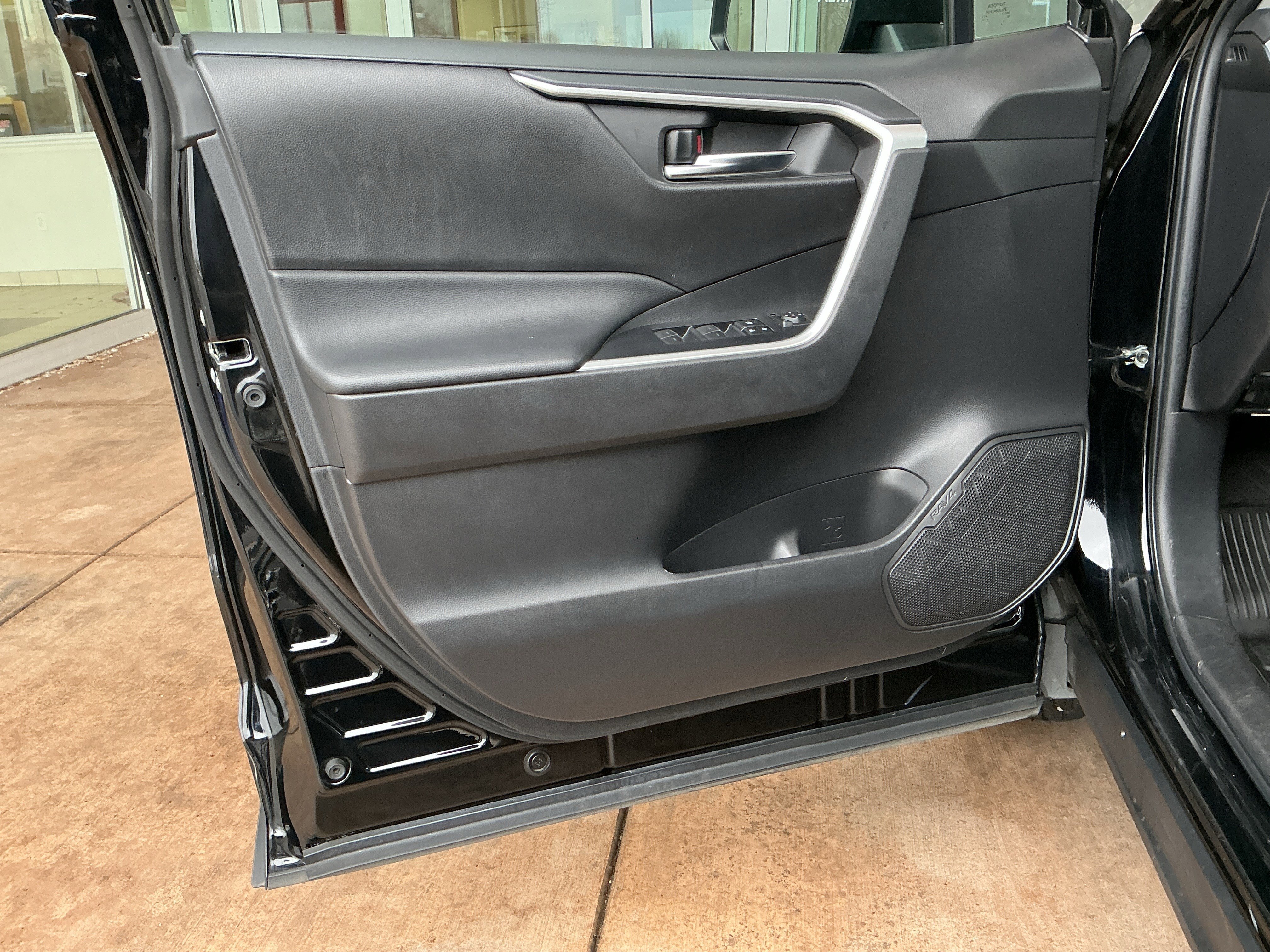 Used 2022 Toyota RAV4 XLE Premium FWD image 13