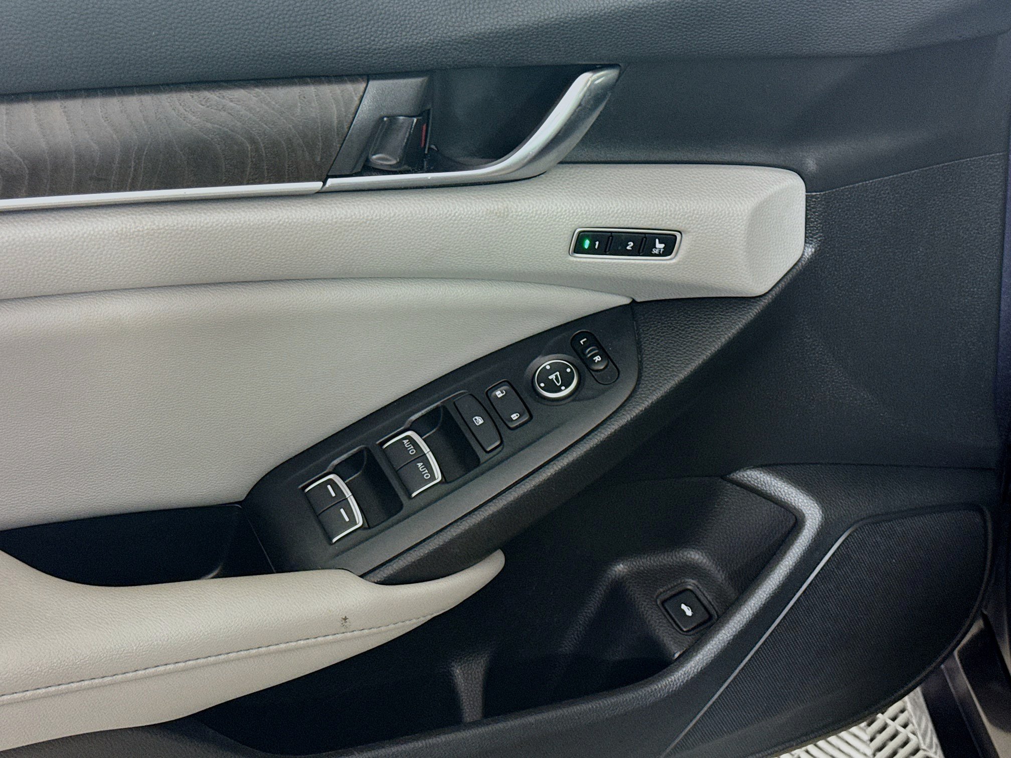 Used 2020 Honda Accord EX-L image 24