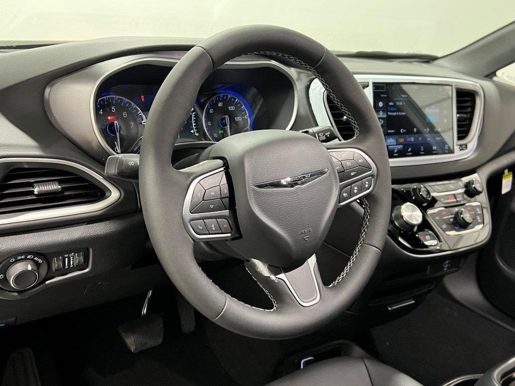 New 2026 Chrysler Voyager LX image 10