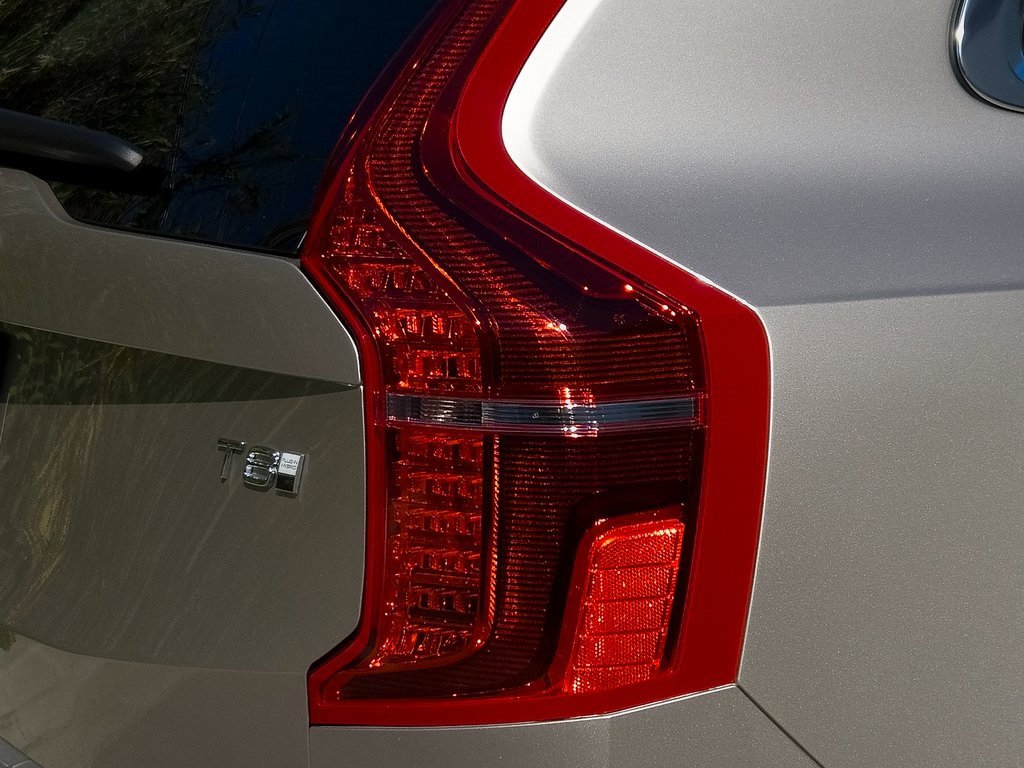Used 2025 Volvo XC90 T8 Ultra w/ Protection Package Premier image 7