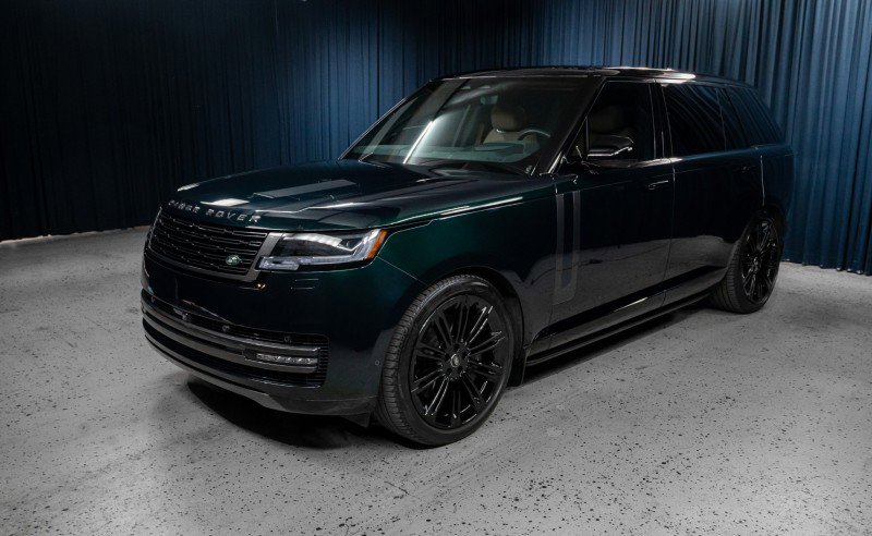Used 2024 Land Rover Range Rover Long Wheelbase SE image 1
