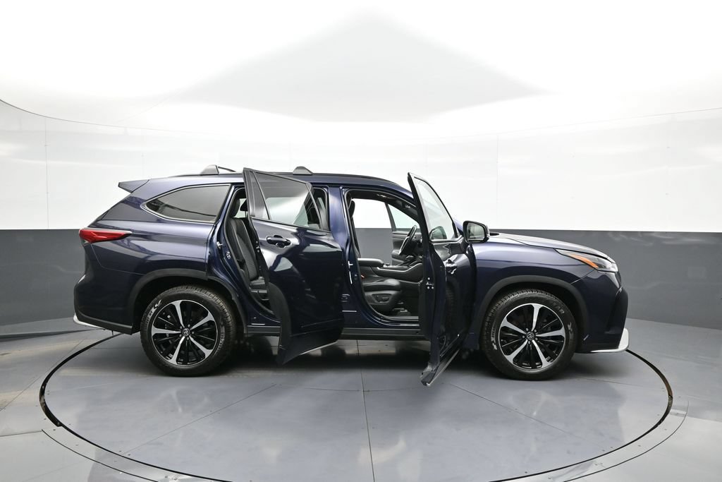 Used 2021 Toyota Highlander XSE AWD/4WD image 44