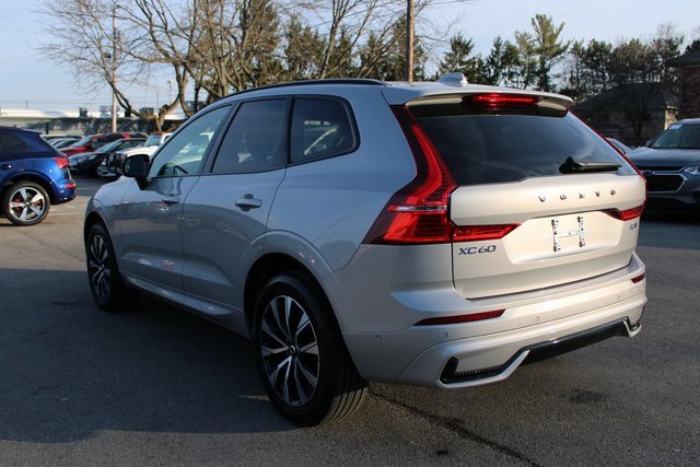 Used 2025 Volvo XC60 B5 Plus image 40