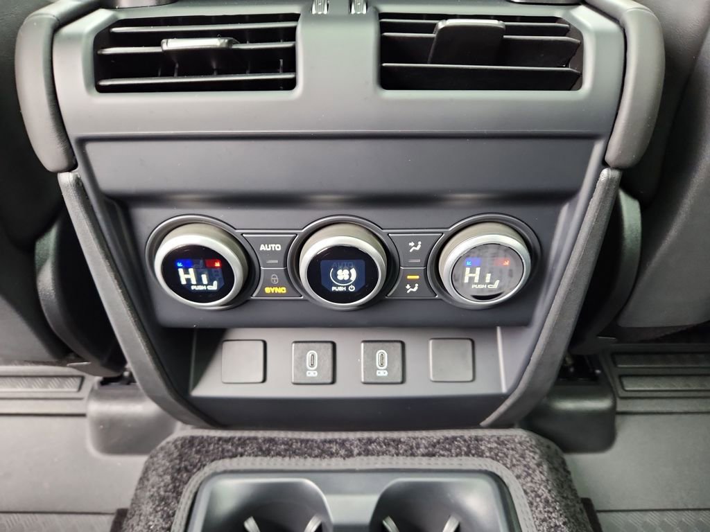 New 2026 Land Rover Defender 130 X-Dynamic SE AWD/4WD image 24