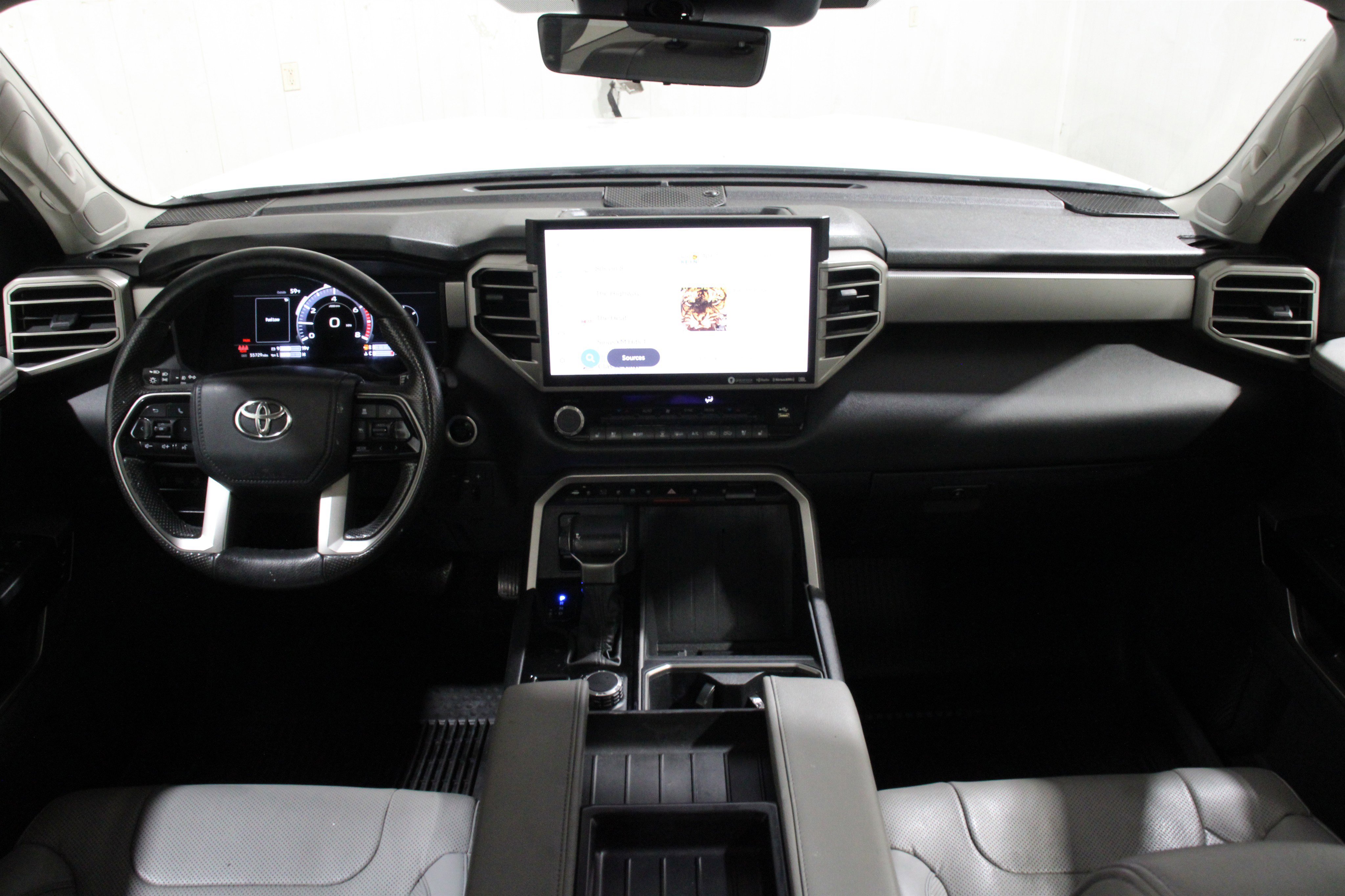 Used 2024 Toyota Tundra Limited image 2