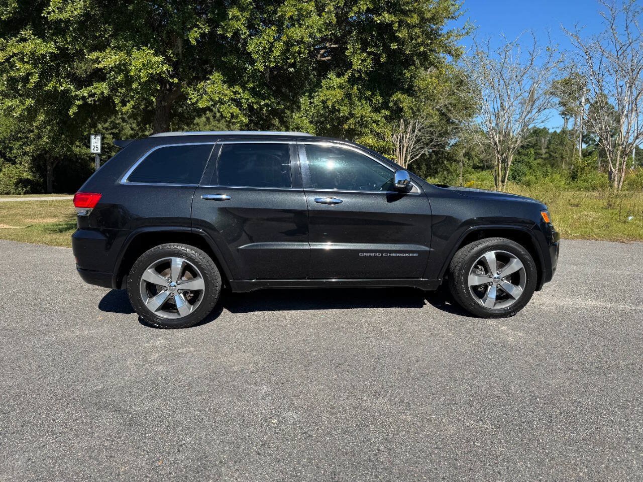 Used 2016 Jeep Grand Cherokee Overland RWD image 7