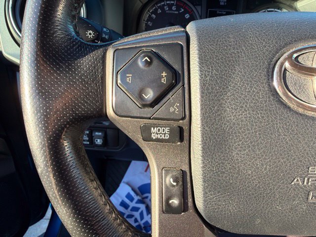 Used 2017 Toyota Tacoma TRD Sport AWD/4WD image 16
