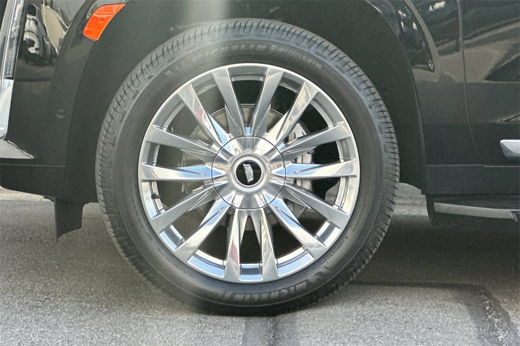 Used 2022 Cadillac Escalade Premium Luxury image 34