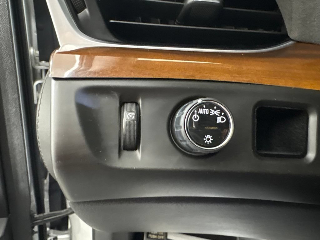 Used 2020 Cadillac Escalade 2WD image 17