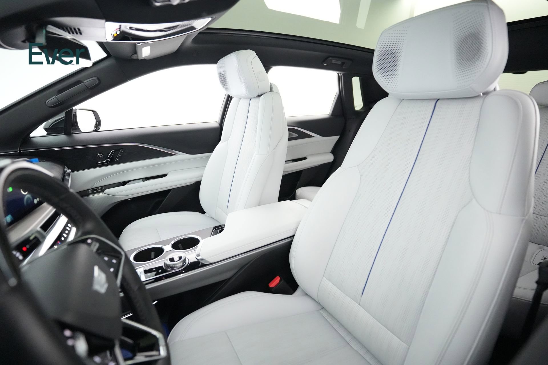 Used 2024 Cadillac Lyriq Luxury RWD image 4