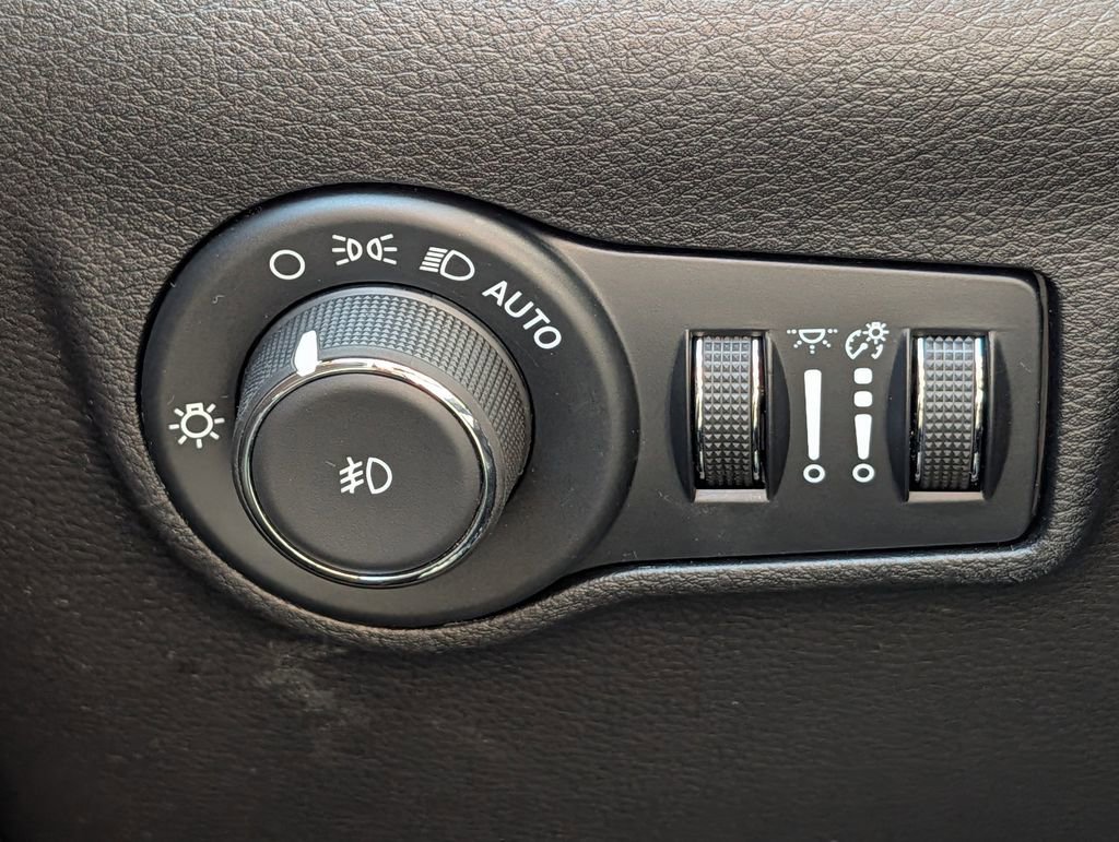 Used 2025 Jeep Compass Trailhawk AWD/4WD image 45