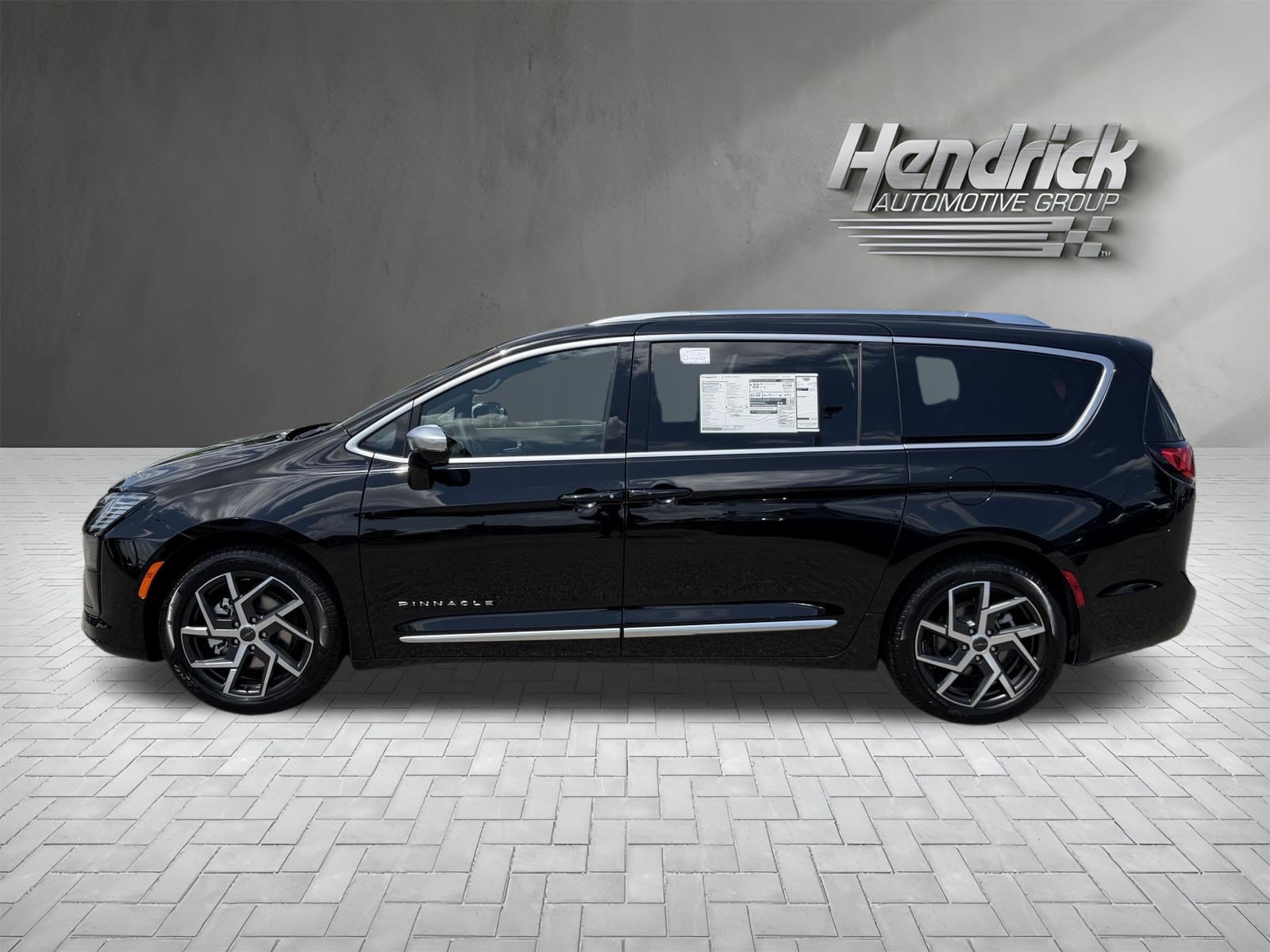 New 2027 Chrysler Pacifica Pinnacle w/ Theater Group FWD image 7
