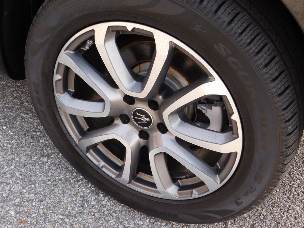 Used 2019 Maserati Levante image 7